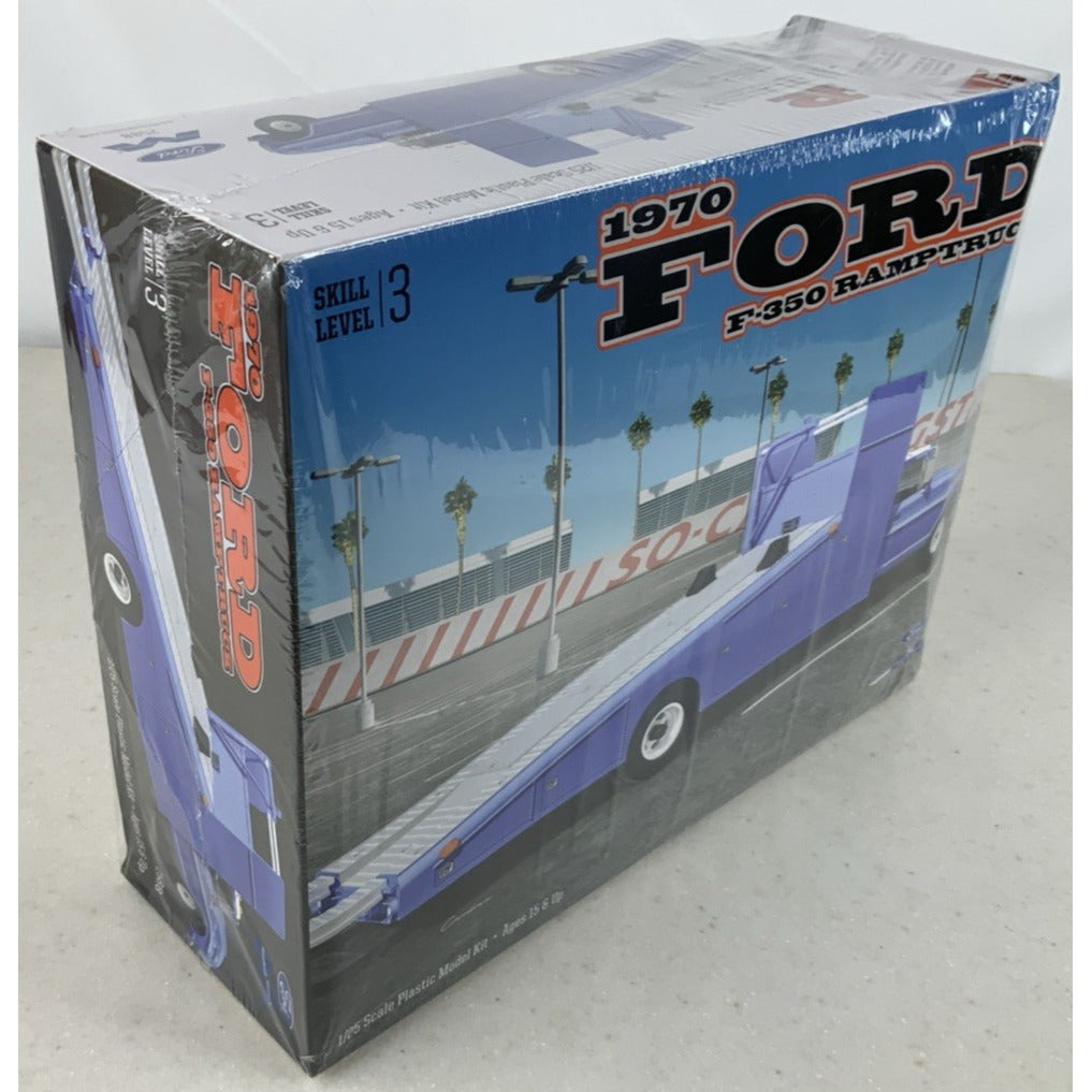 MOEBIUS 70 Ford F-350 Ramp Truck 1970 1:25 model kit DISTRESSED BOX