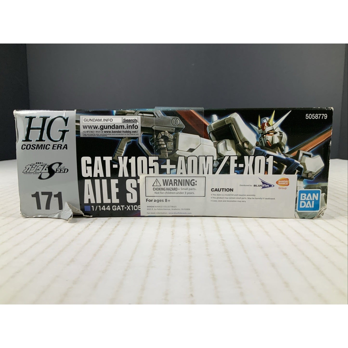 BANDAI HG Aile Strike Gundam GAT-X105+AQM/E-X01 1:144 model kit DISTRESSED BOX