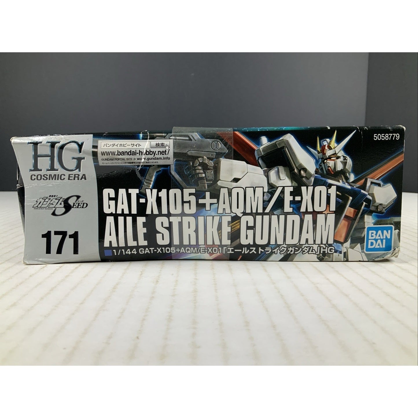 BANDAI HG Aile Strike Gundam GAT-X105+AQM/E-X01 1:144 model kit DISTRESSED BOX