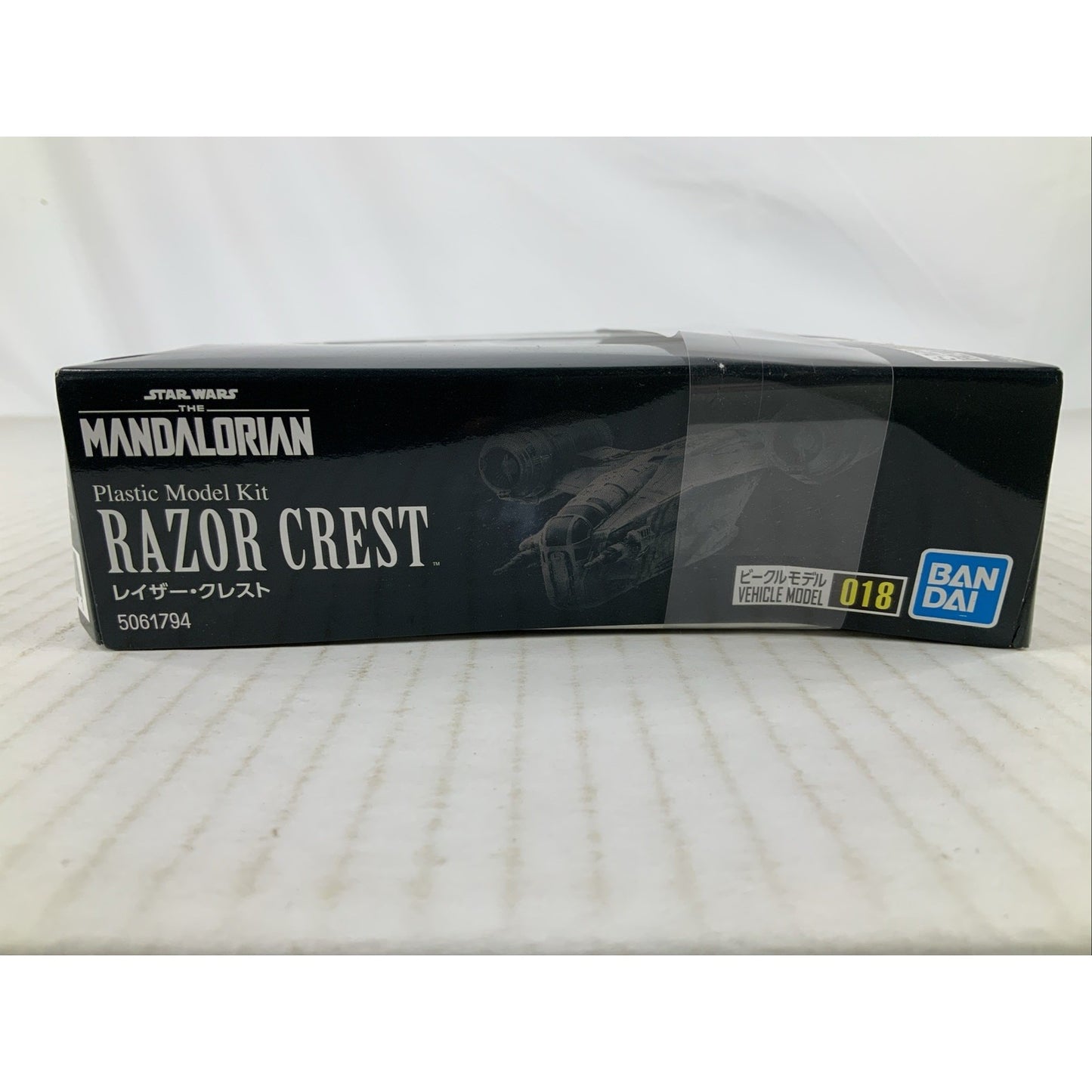 BANDAI Star Wars Razor Crest The Mandalorian 018 model kit DISTRESSED BOX