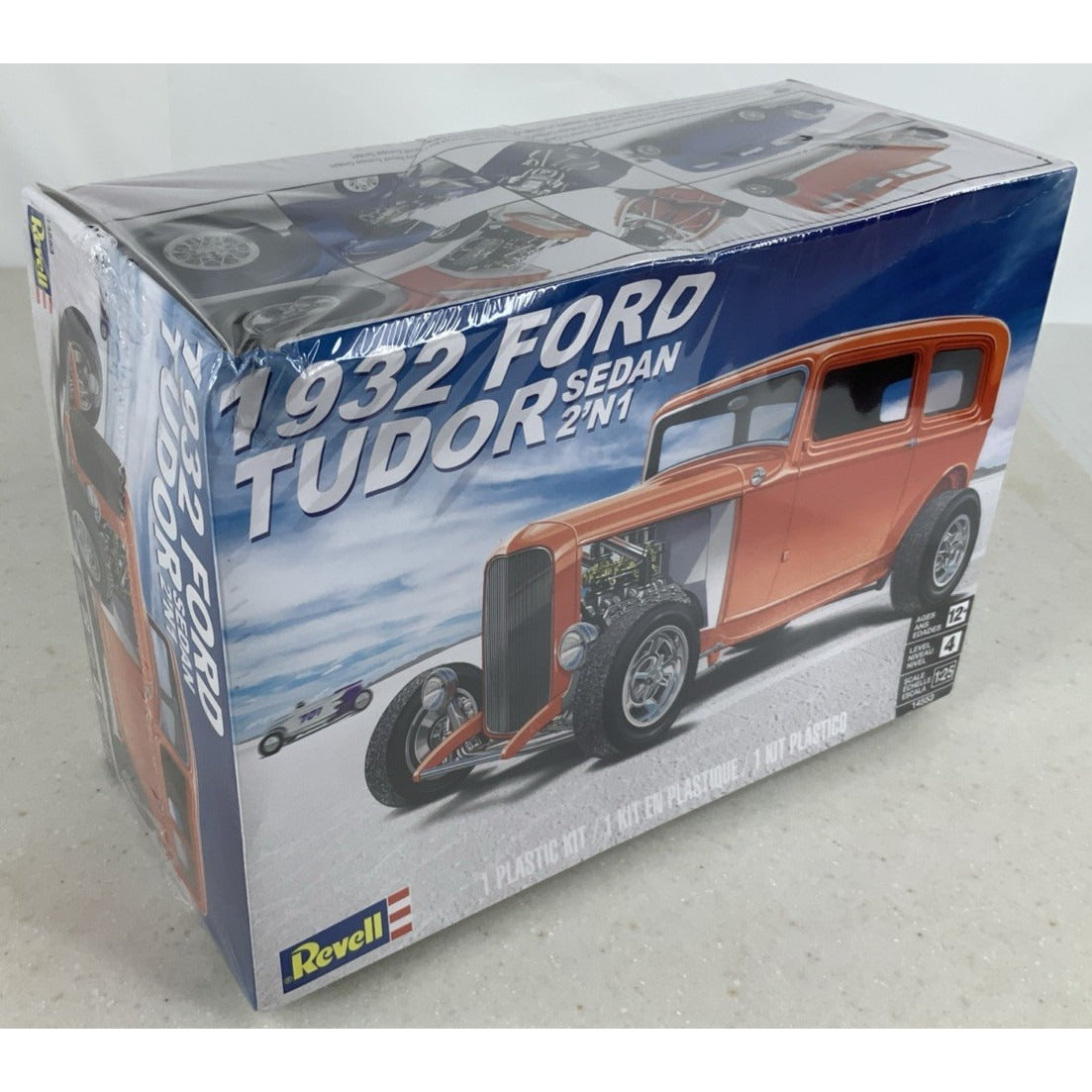 REVELL 1932 Ford Tudor Sedan 2n1 1:25 model kit DISTRESSED BOX