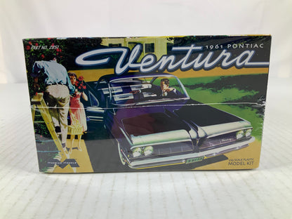 MOEBIUS 61 Pontiac Ventura Sd 1:25 model kit DISTRESSED BOX