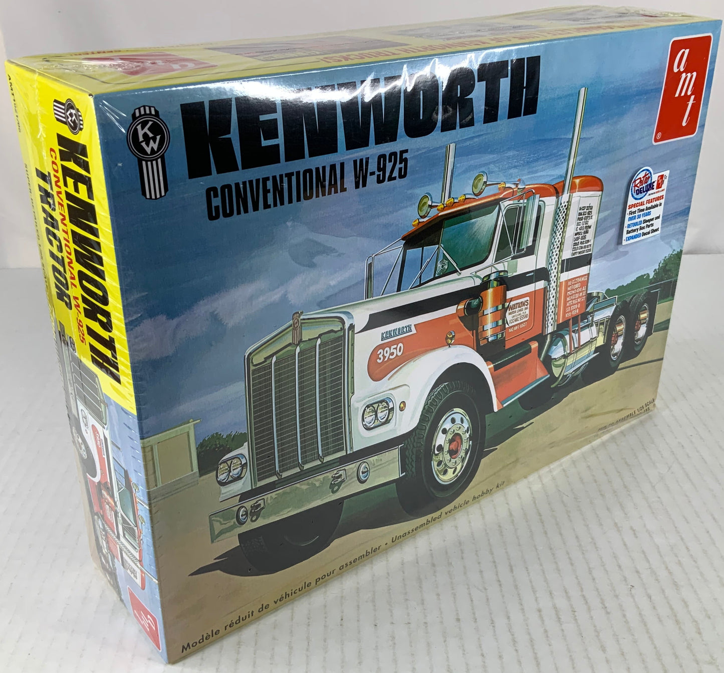 AMT Kenworth W-925 Conventional tractor truck 1:25 model kit DISTRESSED BOX