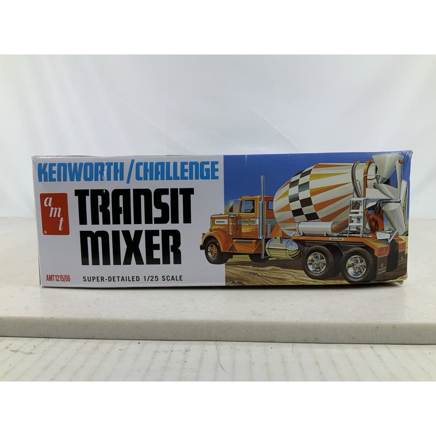 AMT Kenworth Challenge Transit Mixer Cement truck 1:25 model kit DISTRESSED BOX