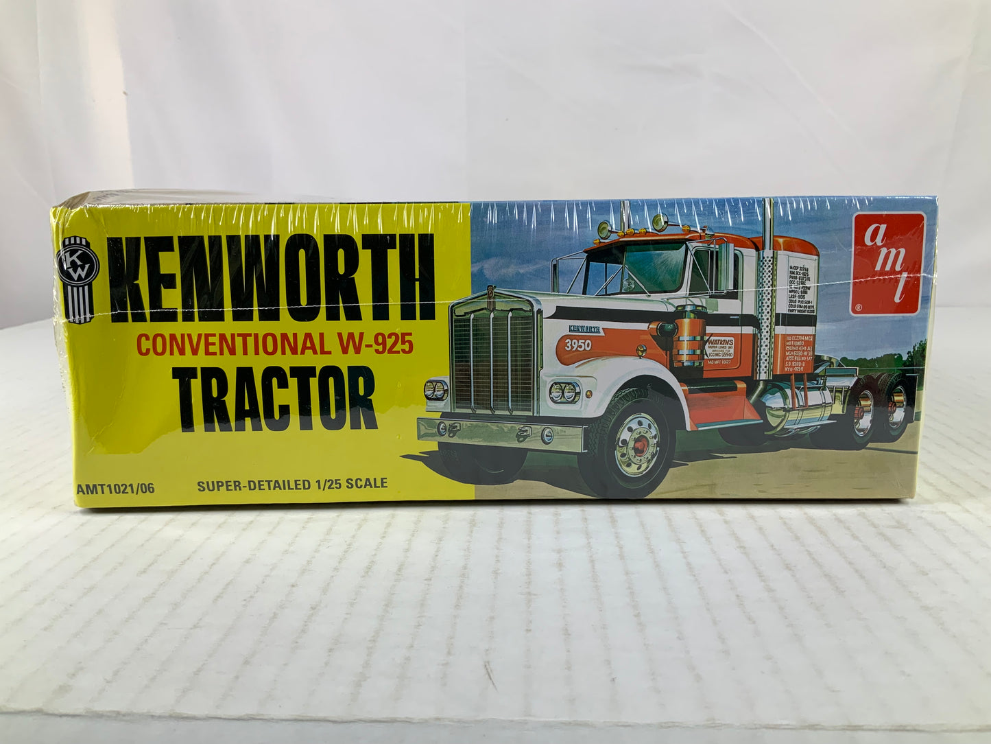 AMT Kenworth W-925 Conventional tractor truck 1:25 model kit DISTRESSED BOX