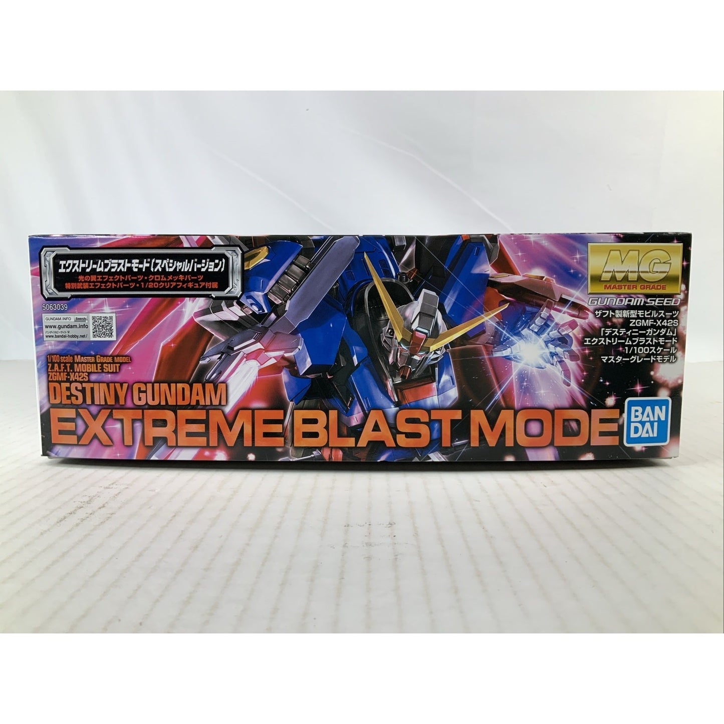 BANDAI MG Destiny Gundam Extreme Blast Mode ZGMF-X42S model kit DISTRESSED BOX