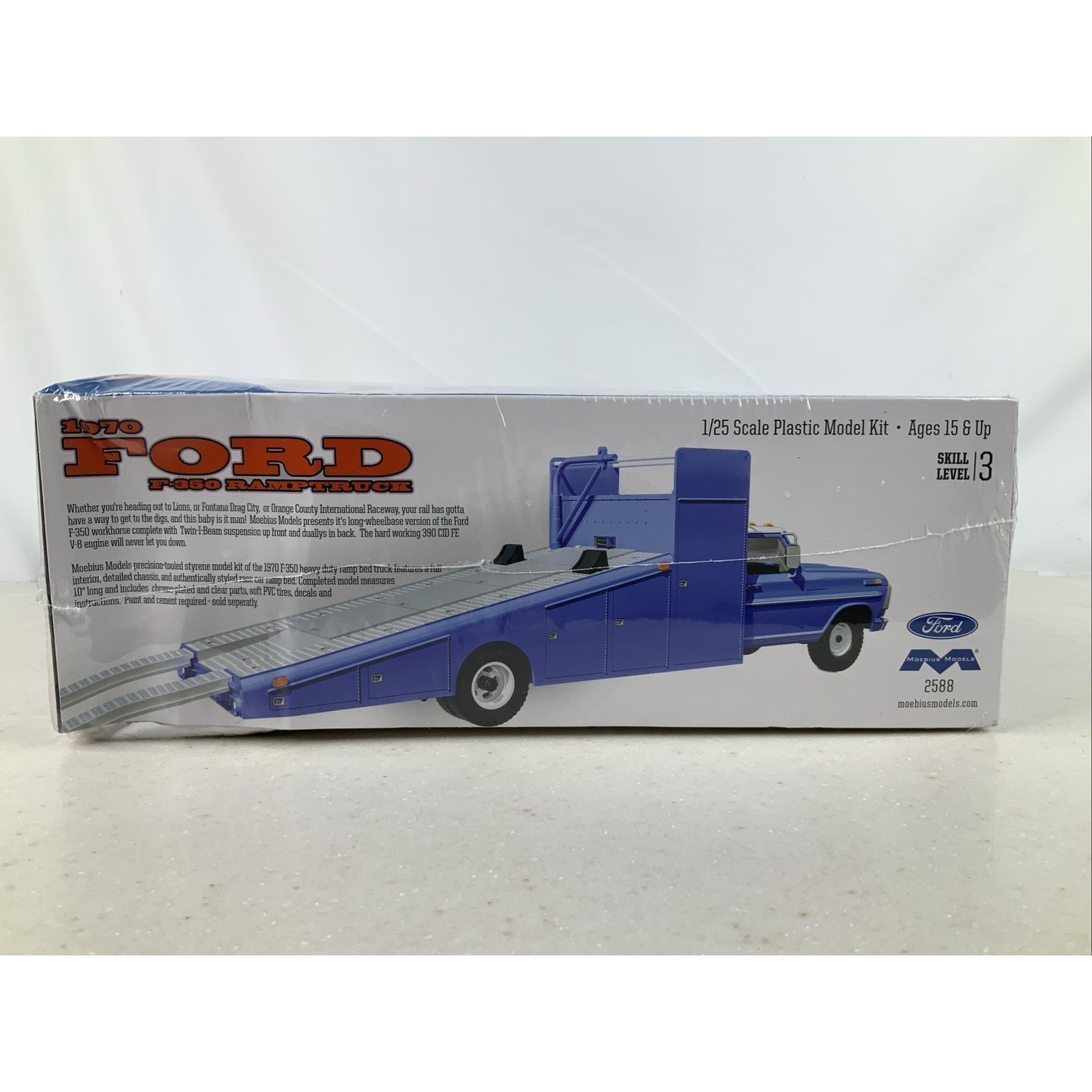 MOEBIUS 70 Ford F-350 Ramp Truck 1970 1:25 model kit DISTRESSED BOX