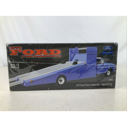 MOEBIUS 70 Ford F-350 Ramp Truck 1970 1:25 model kit DISTRESSED BOX
