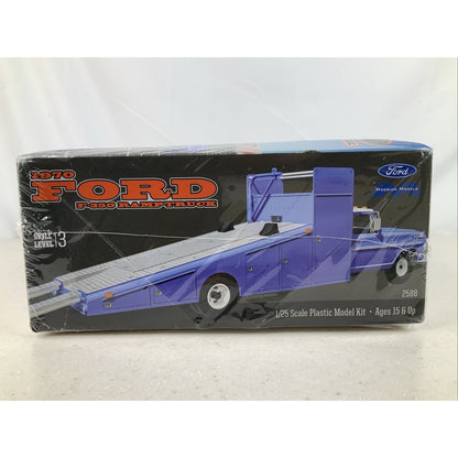 MOEBIUS 70 Ford F-350 Ramp Truck 1970 1:25 model kit DISTRESSED BOX