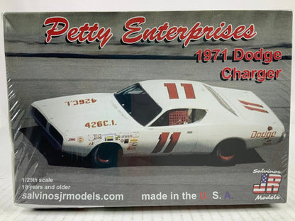 SALVINO '71 Petty Enterprises Dodge Charger 1:24 model kit DISTRESSED BOX