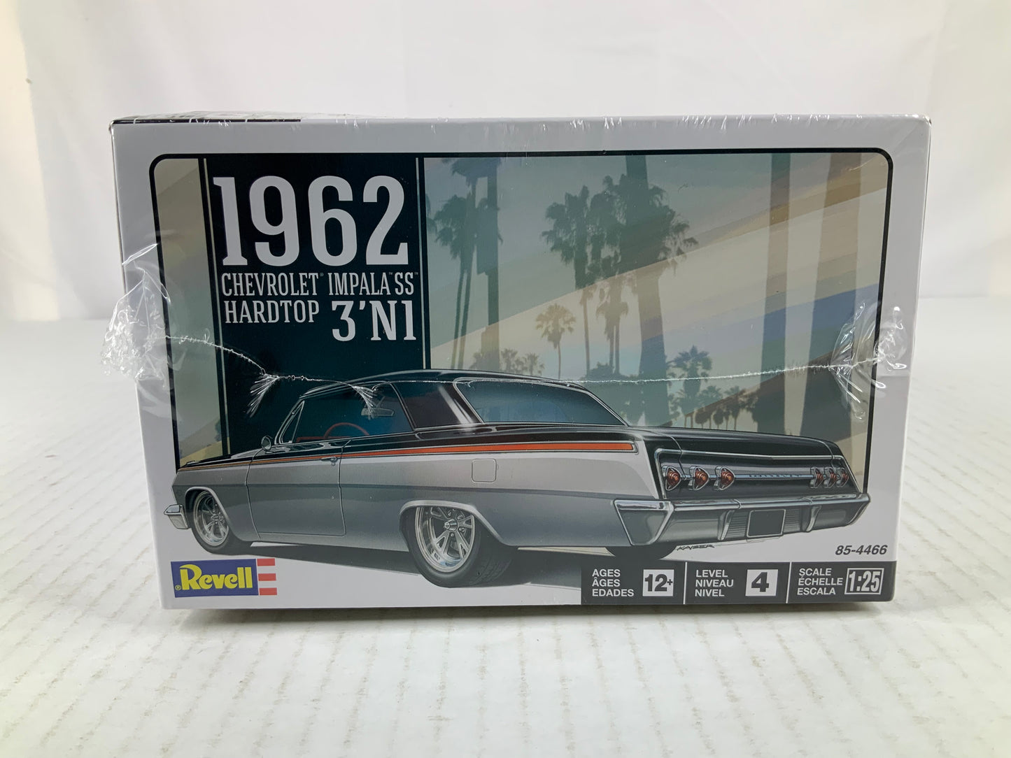 REVELL 62 Chevy Impala Hardtop 1:25 model kit DISTRESSED BOX