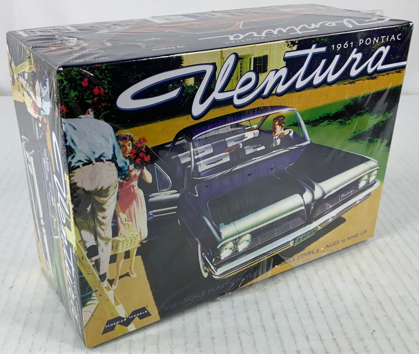 MOEBIUS 61 Pontiac Ventura Sd 1:25 model kit DISTRESSED BOX