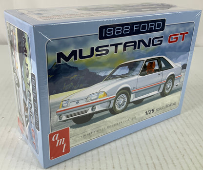 AMT '88 Ford Mustang 1:25 model kit DISTRESSED BOX