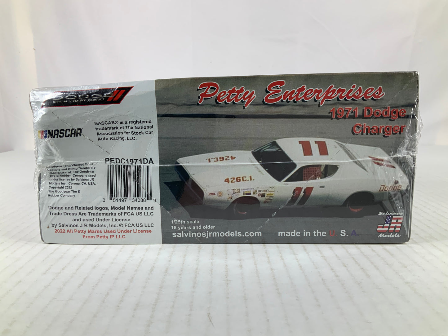 SALVINO '71 Petty Enterprises Dodge Charger 1:24 model kit DISTRESSED BOX