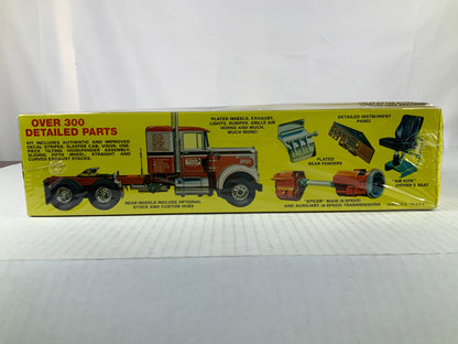 AMT Kenworth W-925 Conventional tractor truck 1:25 model kit DISTRESSED BOX