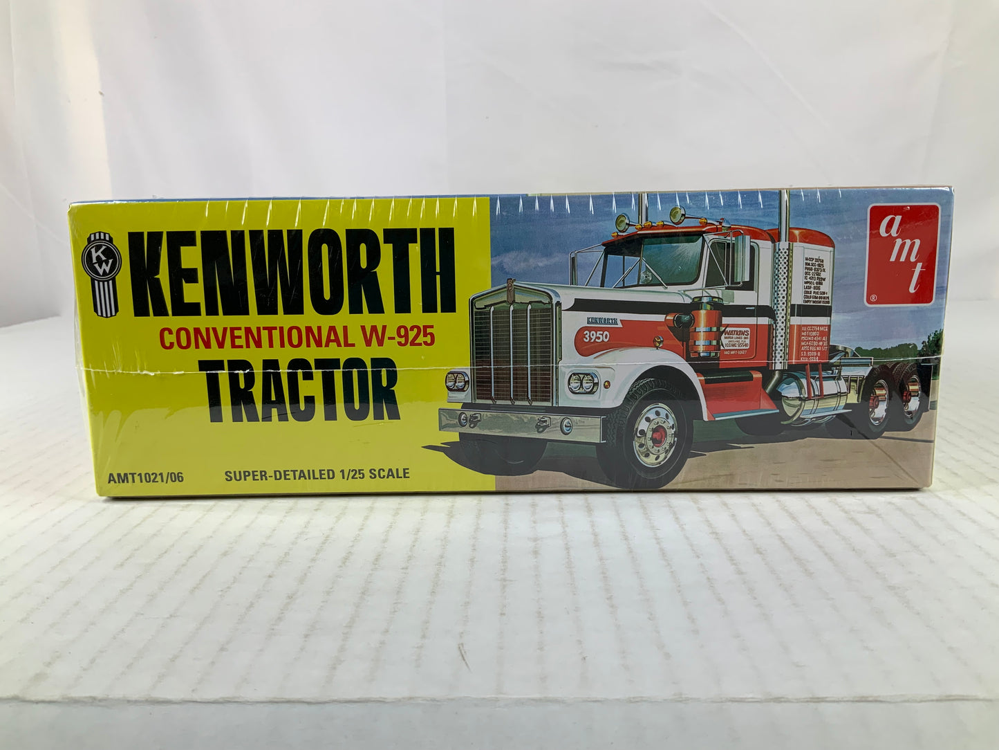 AMT Kenworth W-925 Conventional tractor truck 1:25 model kit DISTRESSED BOX