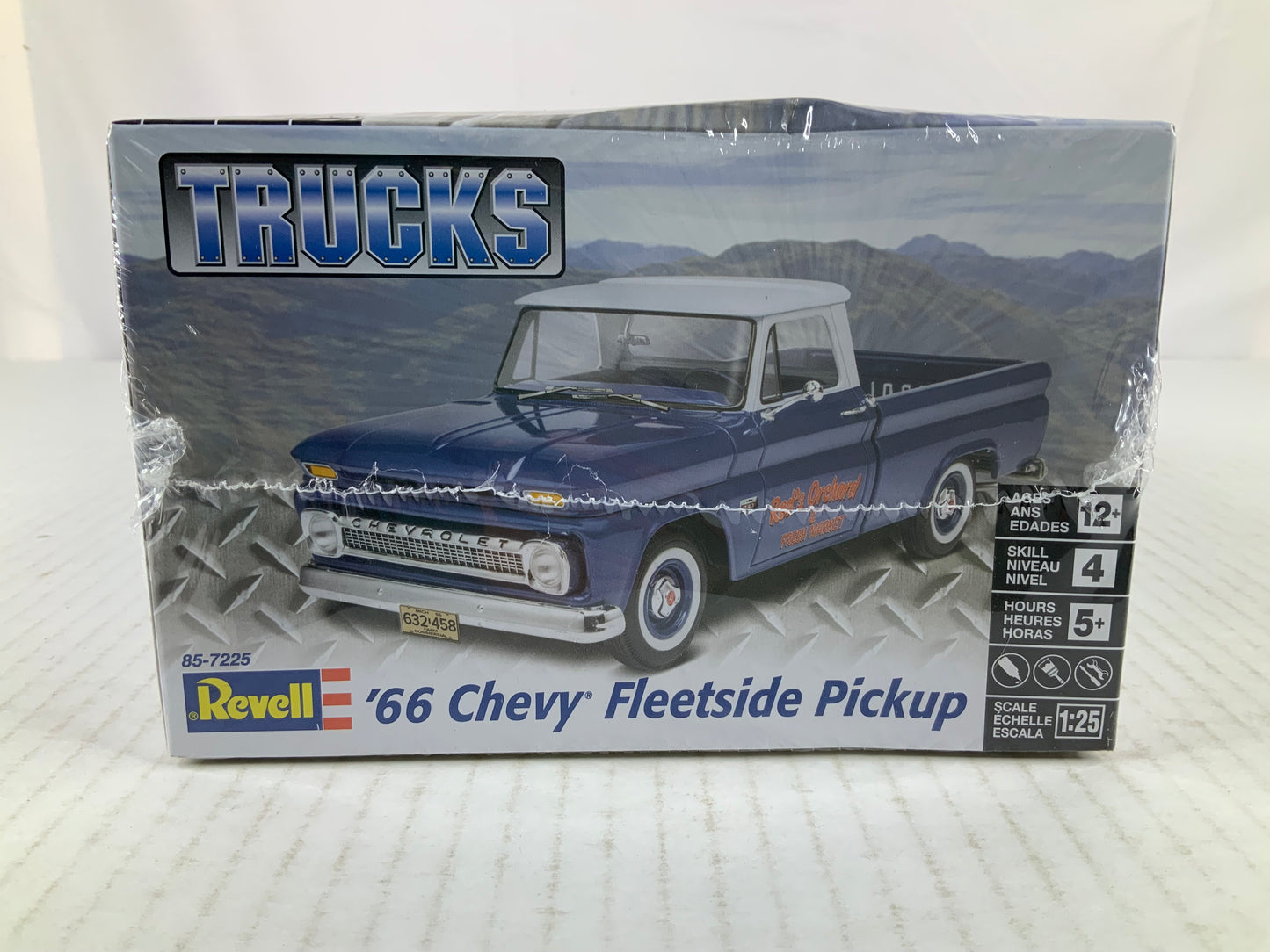 REVELL '66 Chevy Fleetside 1:25 model kit DISTRESSED BOX