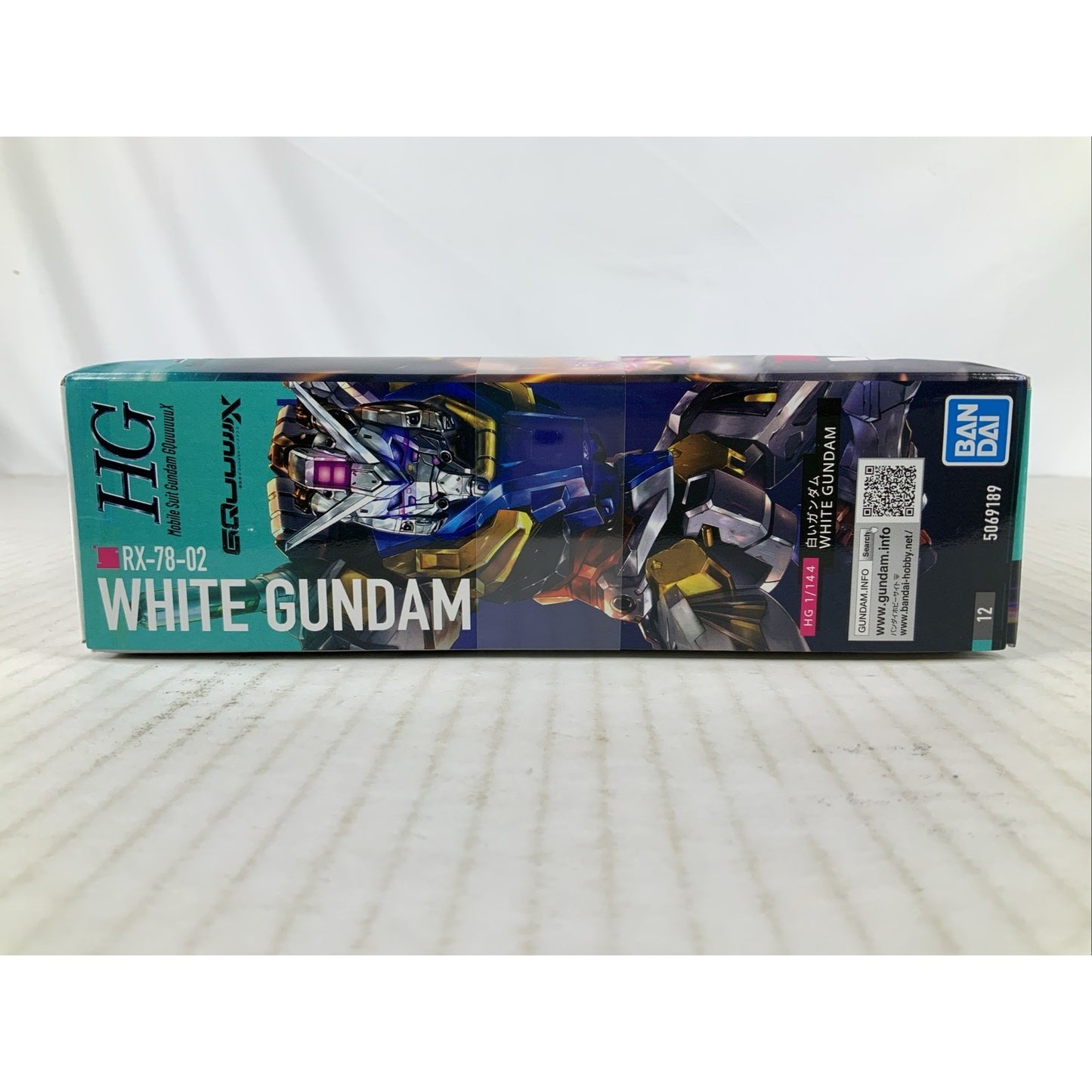 BANDAI GQ White Gundam RX-78-02 1:144 HG model kit DISTRESSED BOX
