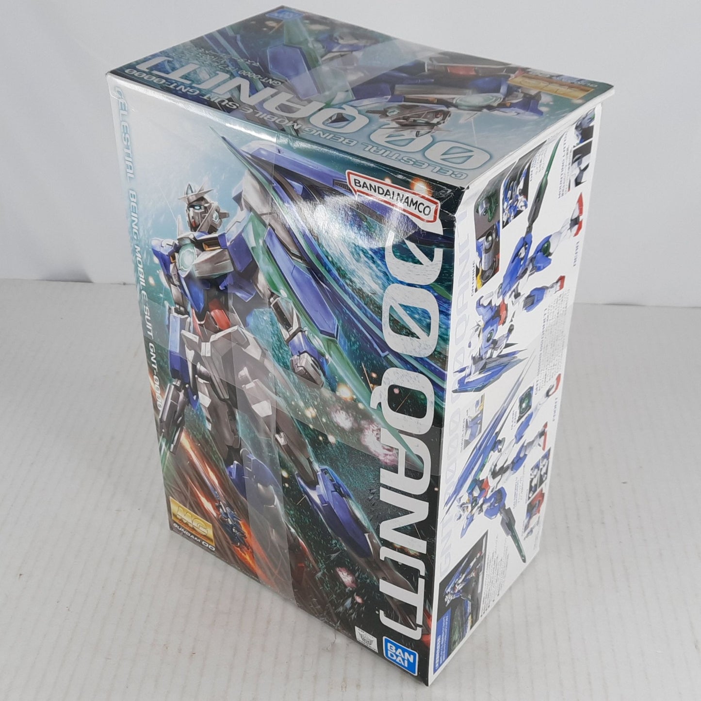 BANDAI MG 00 Qan[T] Gundam GNT-0000 celestial 1:100 model kit DISTRESSED BOX