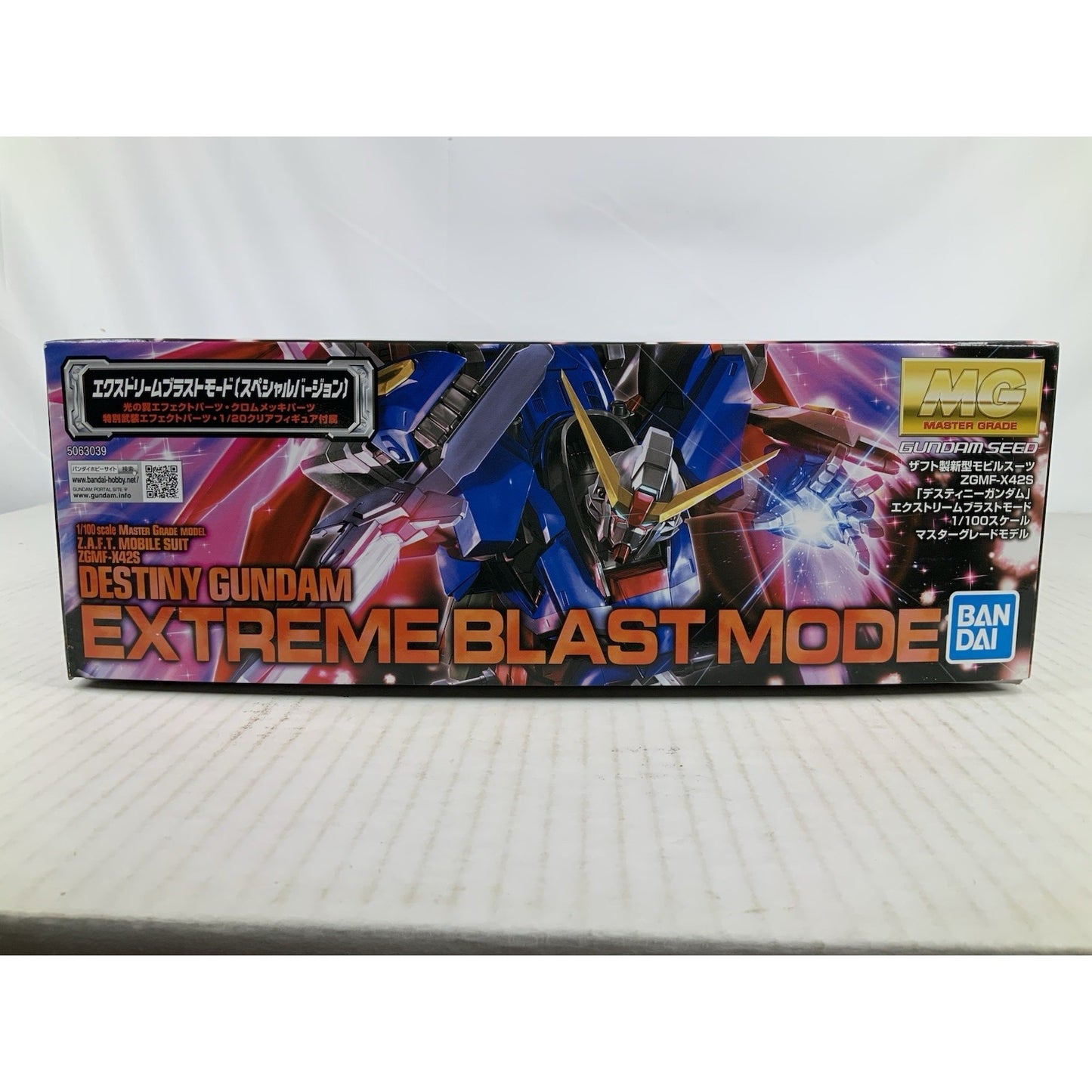 Bandai MG Extreme Blast Mode Destiny Gundam ZGMF-X42S model kit DISTRESSED BOX