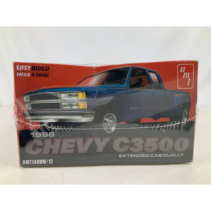 AMT 1996 Chevrolet C3500 Dually extended cab truck 1:25 model kit DISTRESSED BOX