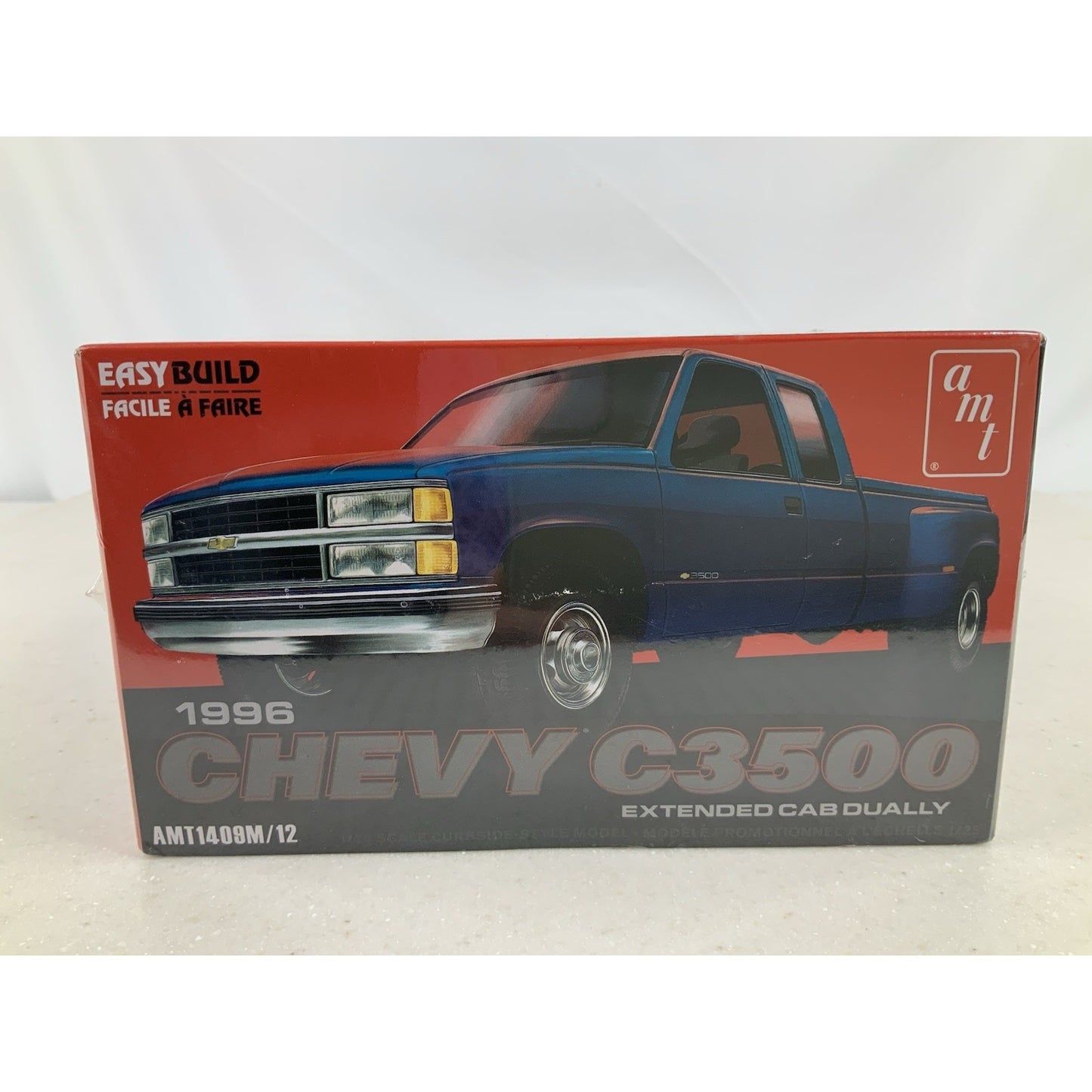 AMT 1996 Chevrolet C3500 Dually extended cab truck 1:25 model kit DISTRESSED BOX