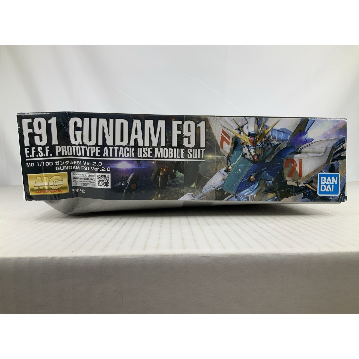 BANDAI MG F91 Gundam F91 Ver 2.0 5061612 1:100 model kit DISTRESSED BOX
