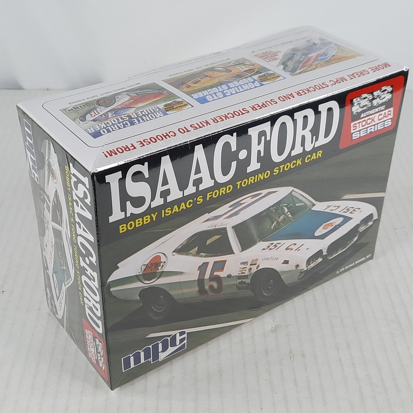 MPC Bobby Issac 72 Ford Torino Stock car 1972 1:25 model kit