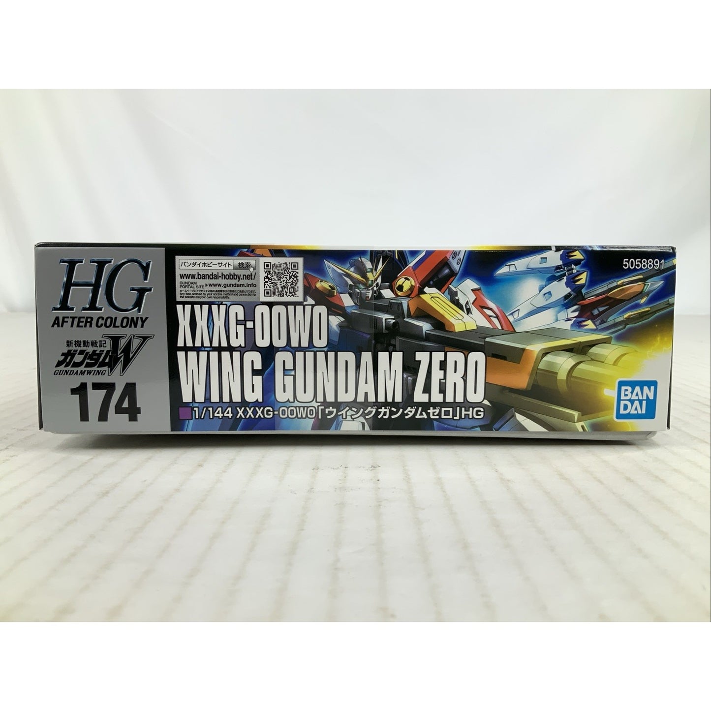 BANDAI HG Wing Gundam Zero XXXG-00W0 174 HGAC model kit DISTRESSED BOX