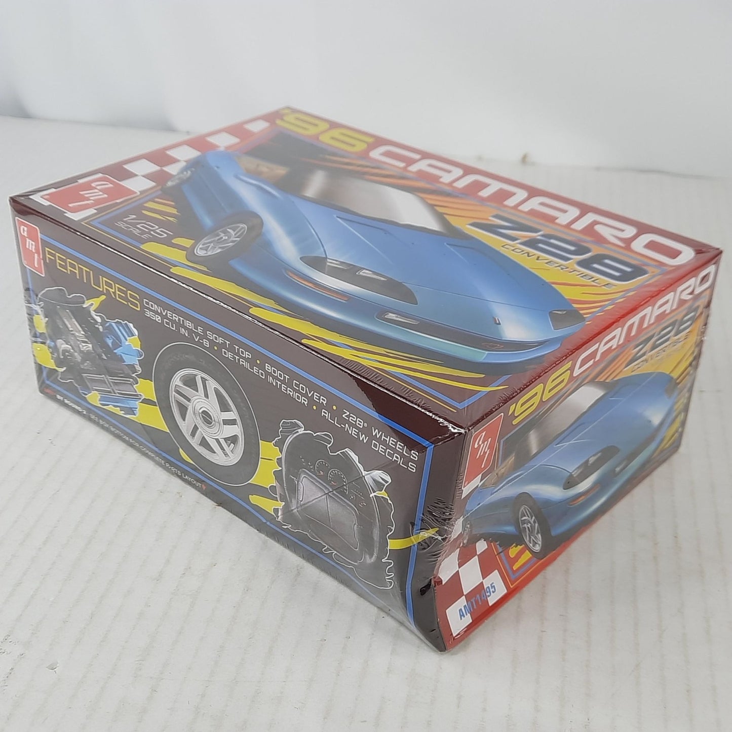 AMT 96 Chevy Camaro Z28 Convertible 1996 Z/28 1:25 model kit DISTRESSED BOX