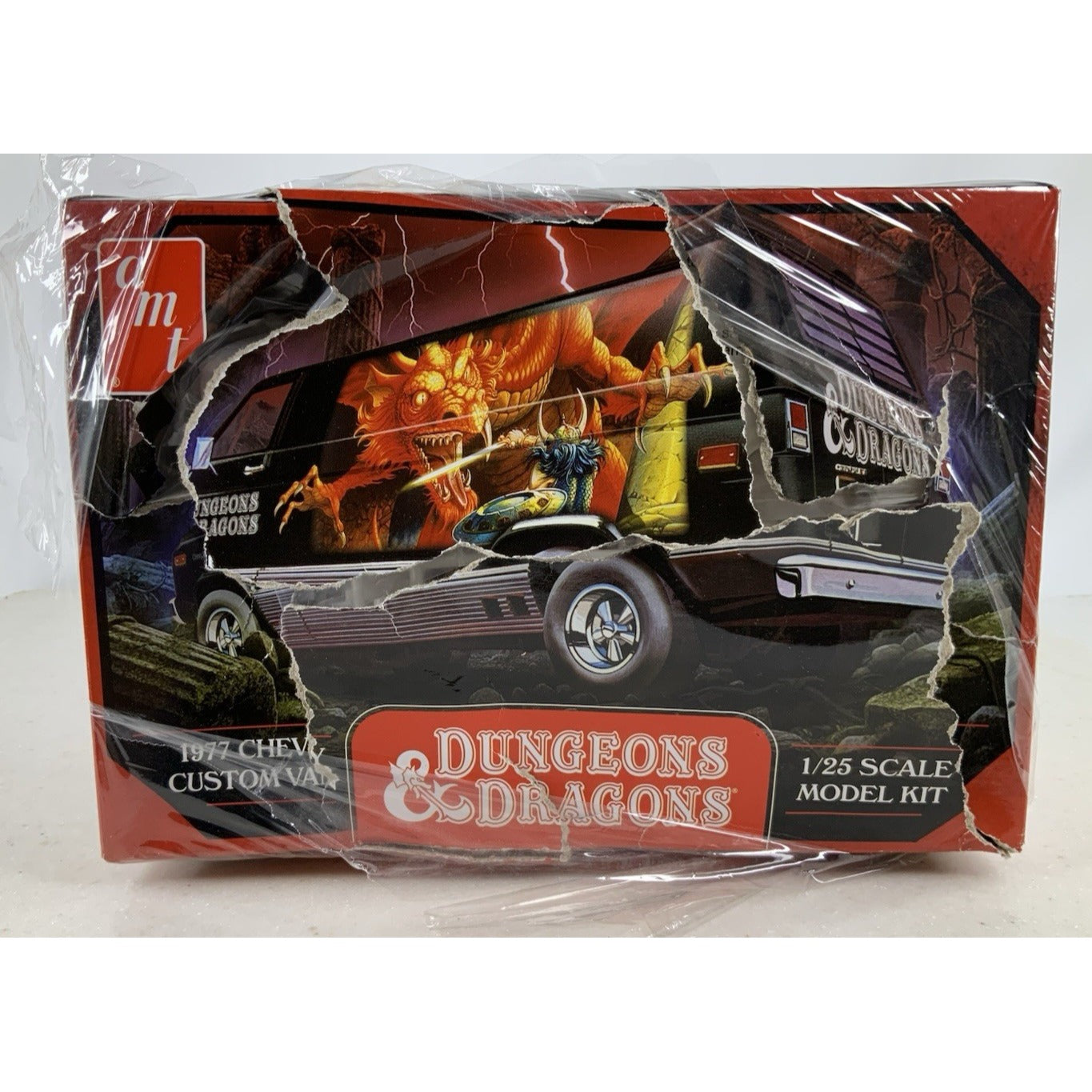 AMT 1977 Chevy Custom Van Dungeons & Dragons 77 1:25 model kit DAMAGED BOX