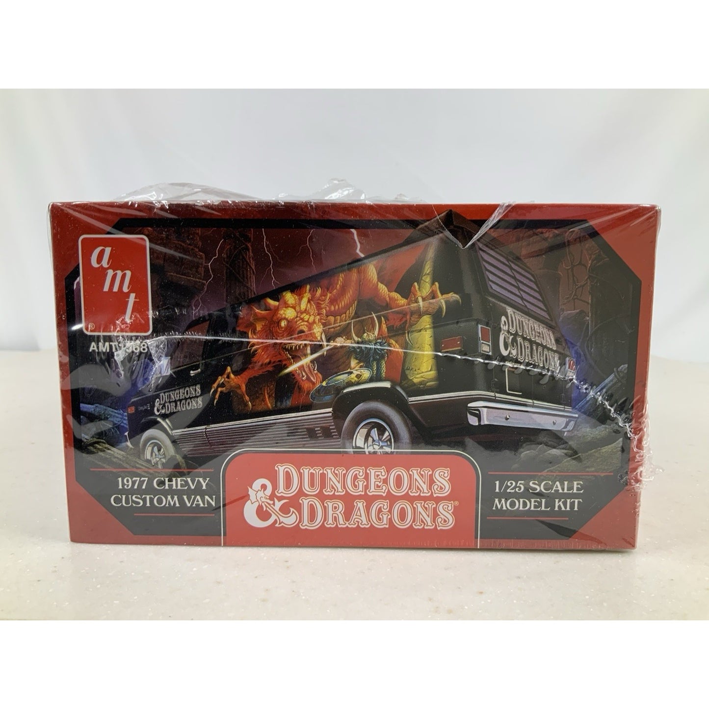 AMT 1977 Chevy Custom Van Dungeons & Dragons 77 1:25 model kit DAMAGED BOX