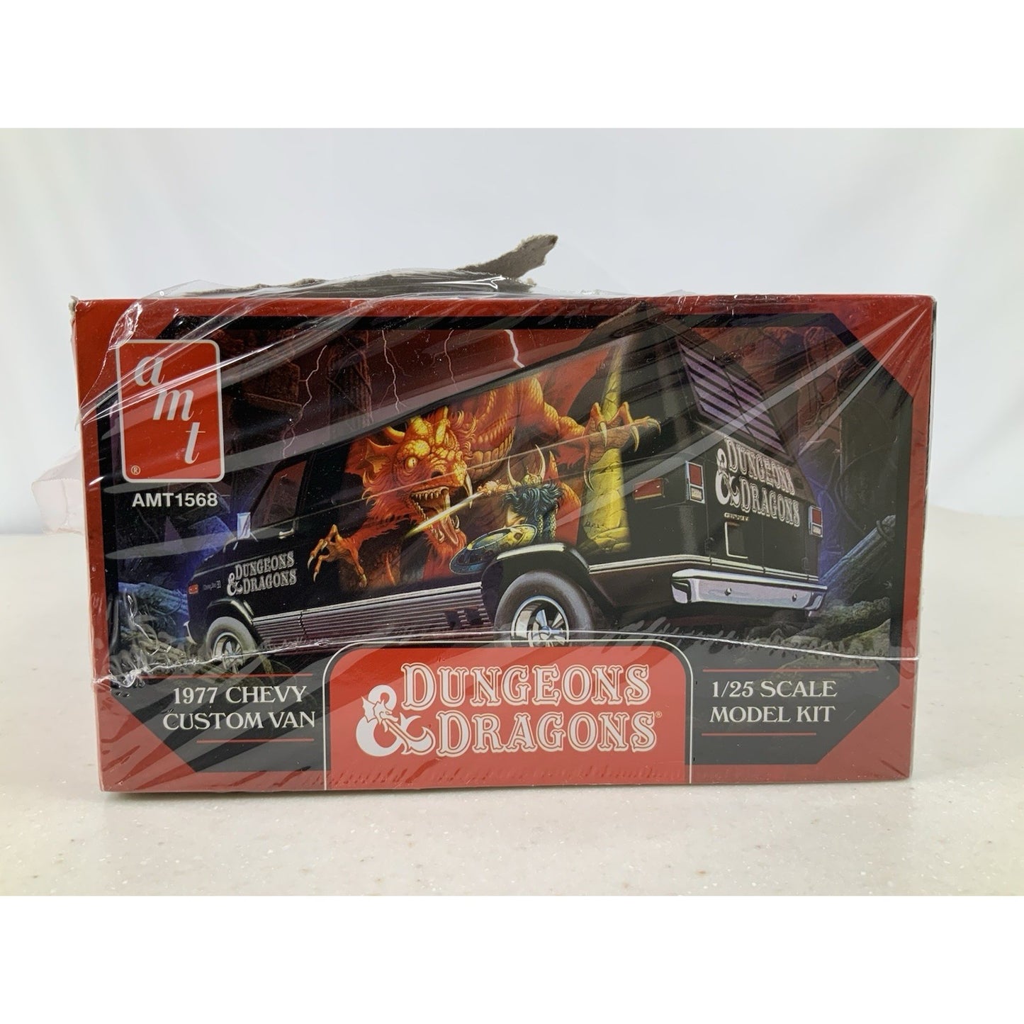 AMT 1977 Chevy Custom Van Dungeons & Dragons 77 1:25 model kit DAMAGED BOX
