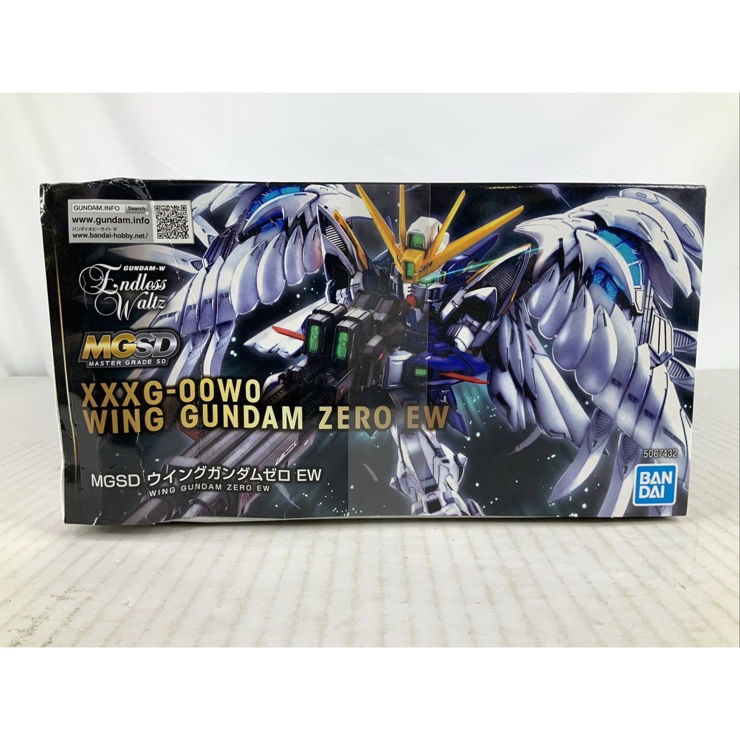 BANDAI MG Wing Gundam Zero EW XXXG-00W0 MGSD model kit DISTRESSED BOX