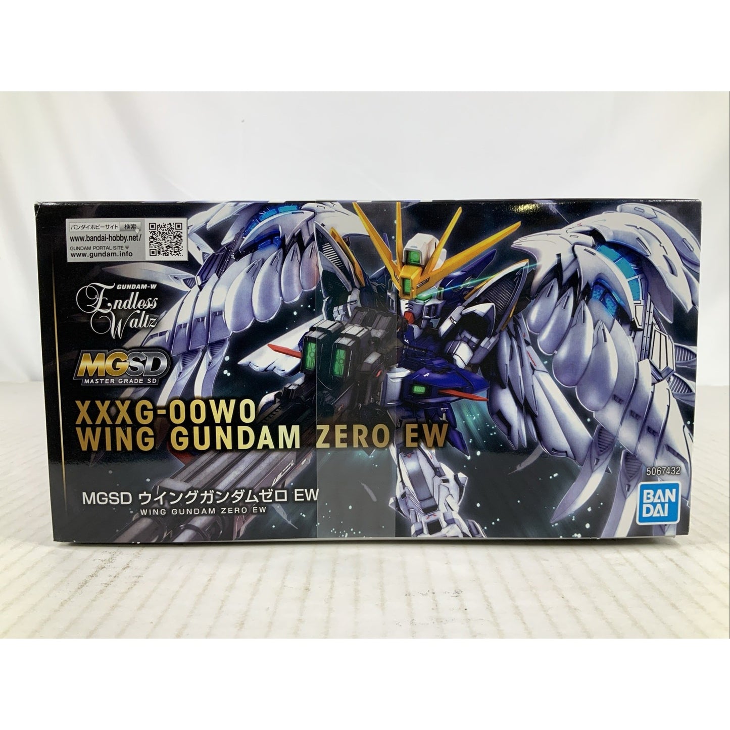 BANDAI MG Wing Gundam Zero EW XXXG-00W0 MGSD model kit DISTRESSED BOX