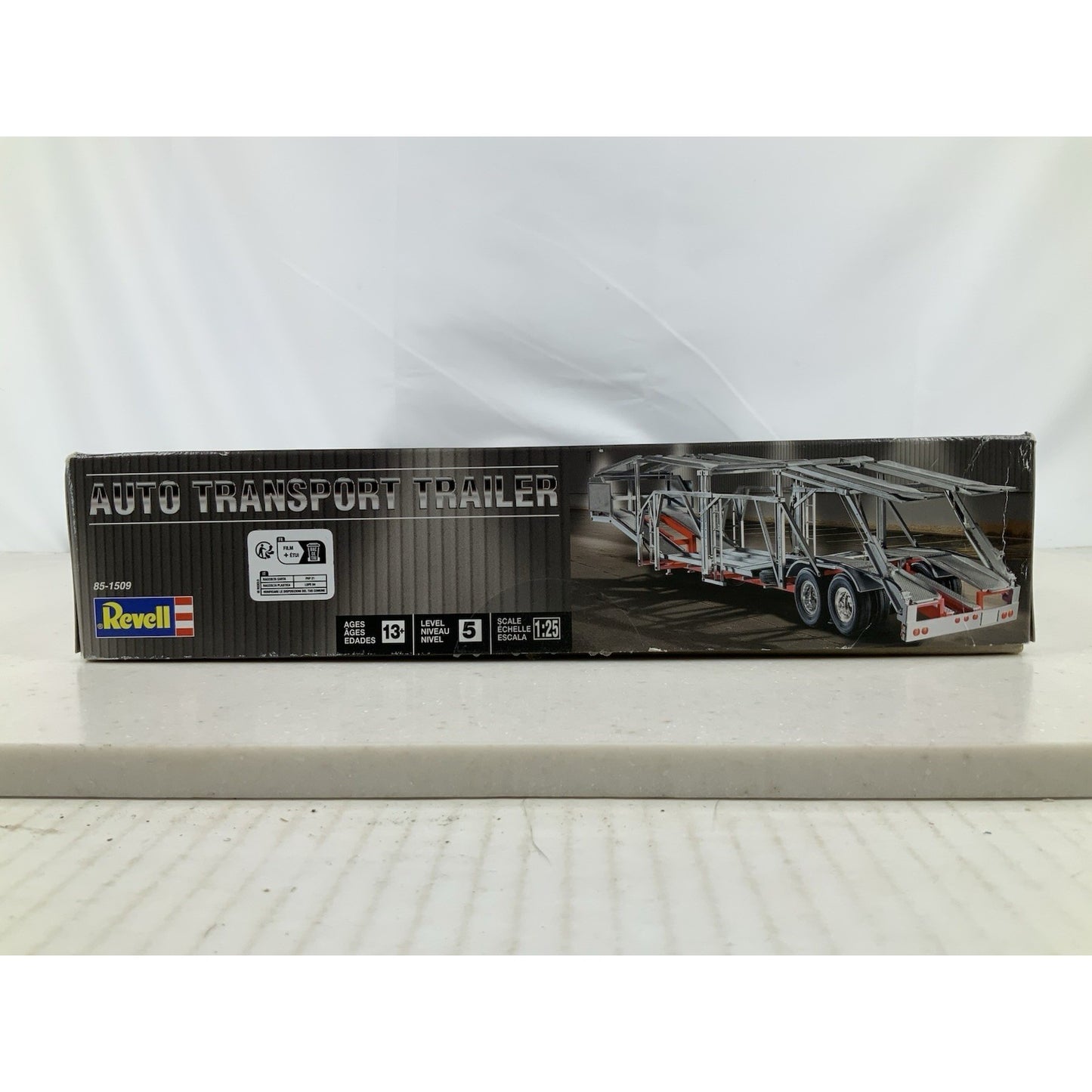 REVELL Auto Transport Trailer 1:25 model kit DISTRESSED BOX