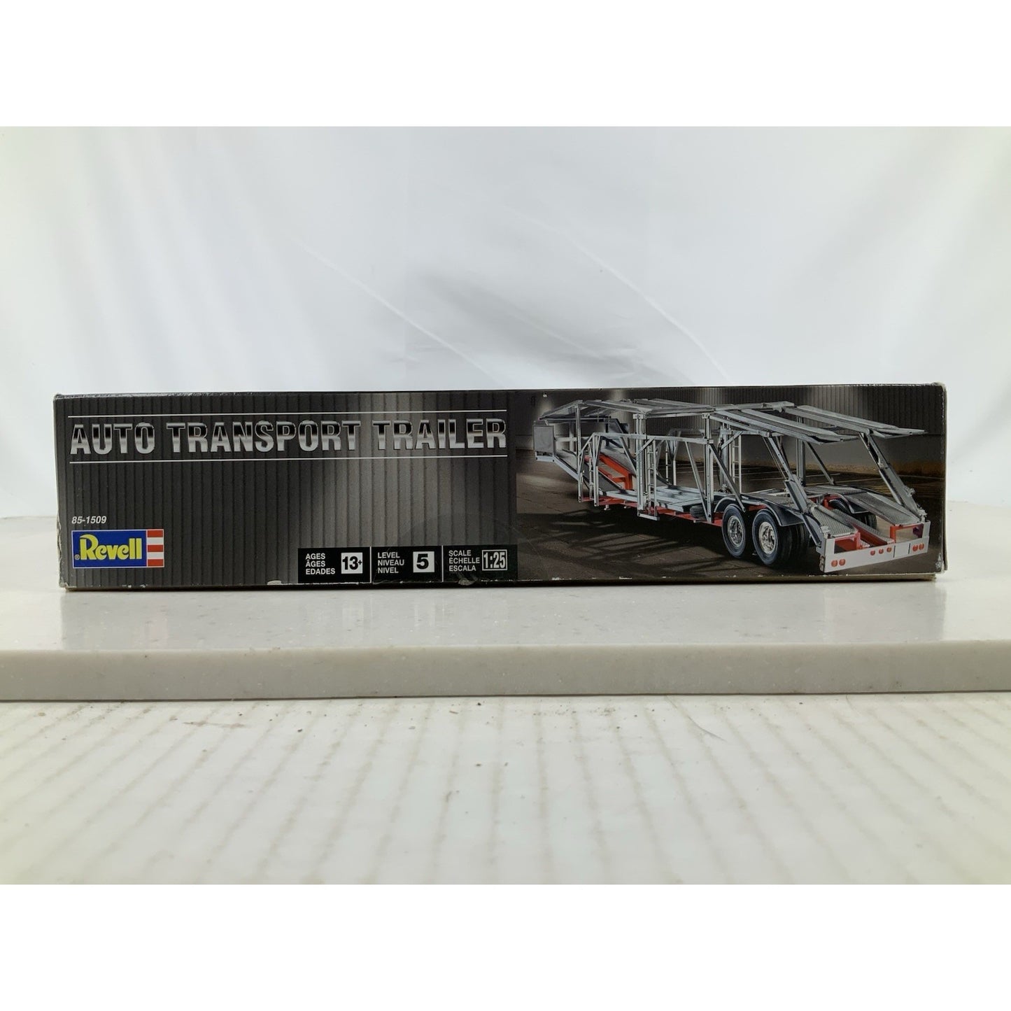 REVELL Auto Transport Trailer 1:25 model kit DISTRESSED BOX