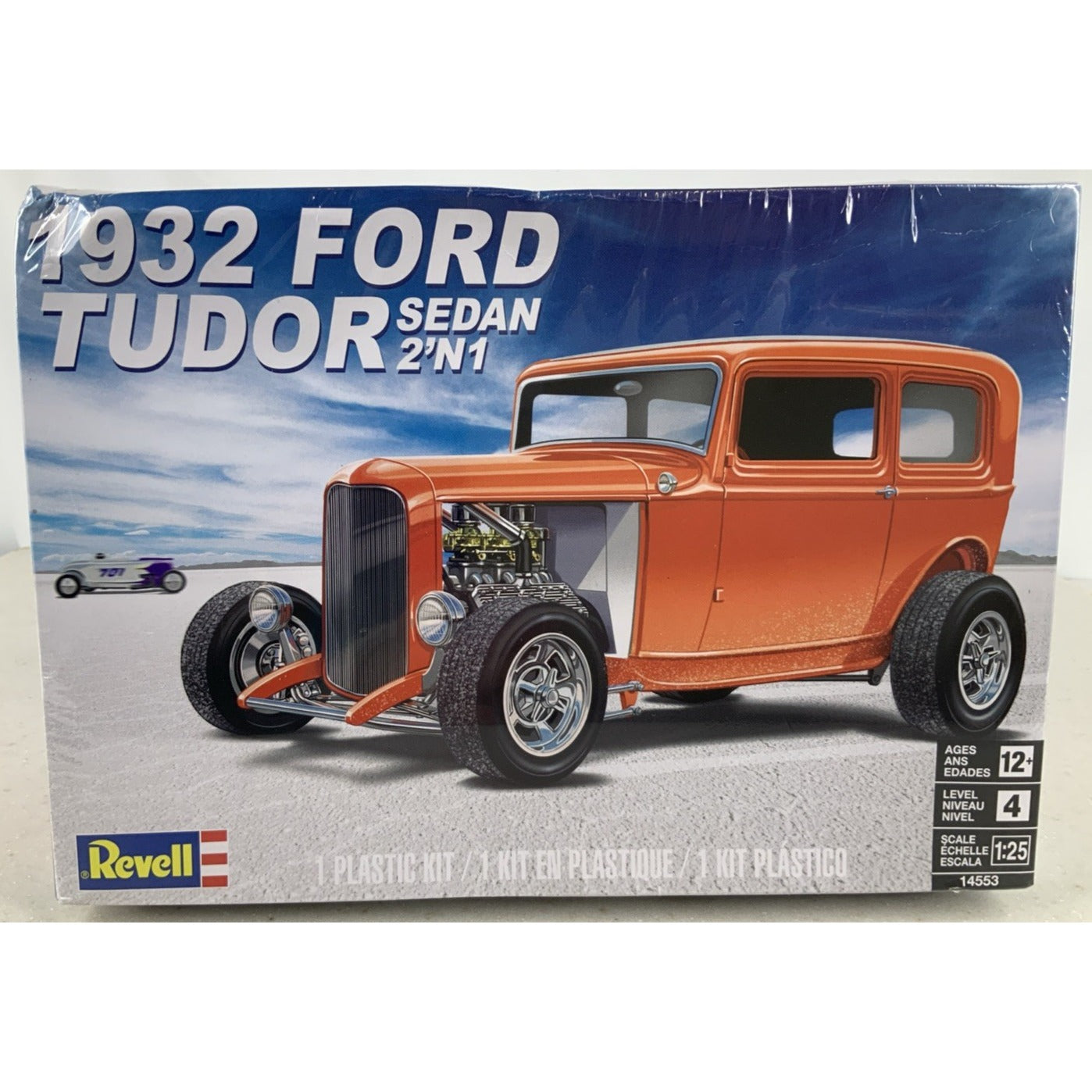 REVELL 1932 Ford Tudor Sedan 2n1 1:25 model kit DISTRESSED BOX