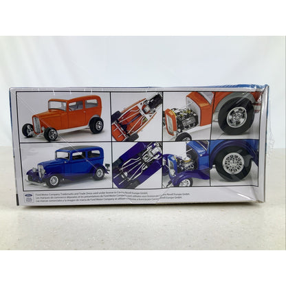 REVELL 1932 Ford Tudor Sedan 2n1 1:25 model kit DISTRESSED BOX