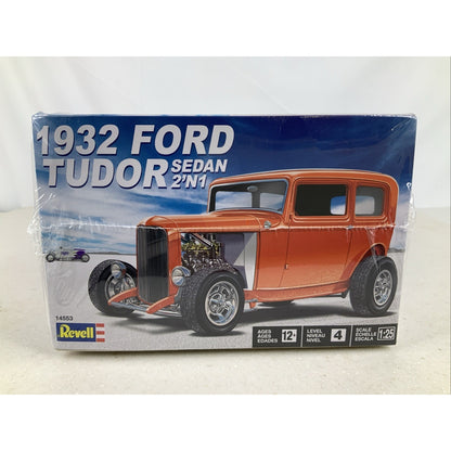 REVELL 1932 Ford Tudor Sedan 2n1 1:25 model kit DISTRESSED BOX