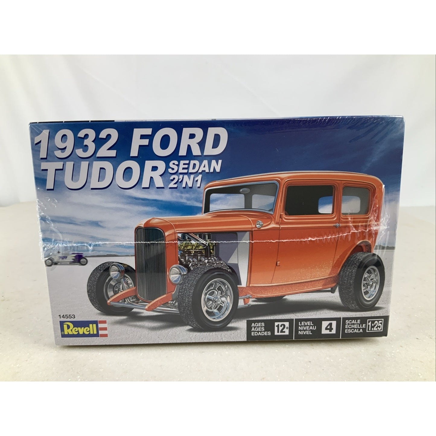REVELL 1932 Ford Tudor Sedan 2n1 1:25 model kit DISTRESSED BOX