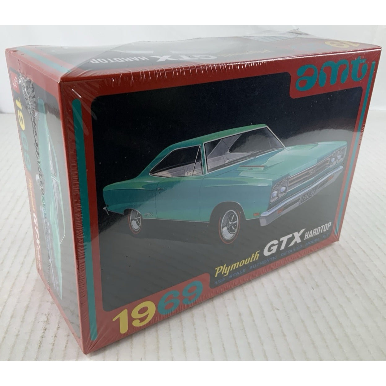 AMT 1969 Plymouth GTX Hardtop 69 1:25 model kit