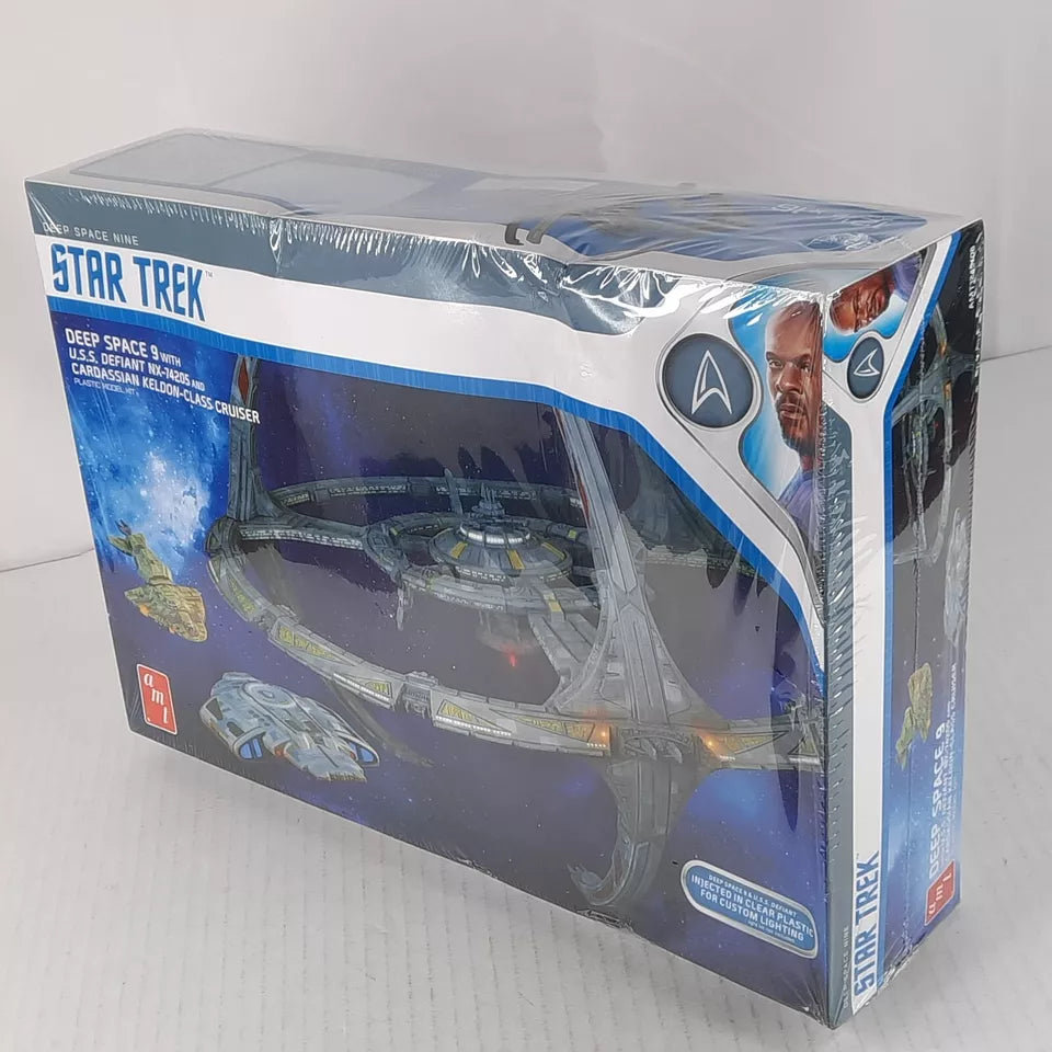 AMT Star Trek Deep Space Nine 1:3300 Model Kit DS 9 + defiant DISTRESSED BOX