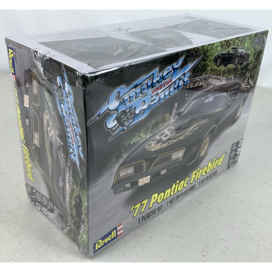 REVELL Smokey & the Bandit 77 Pontiac Firebird 1977 model kit DISTRESSED BOX
