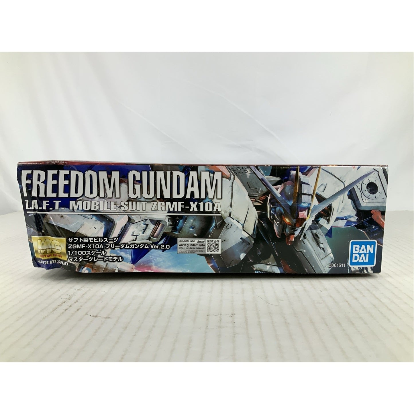 BANDAI MG Freedom Gundam Ver. 2.0 ZGMF-X10A 1:100 model kit DISTRESSED BOX